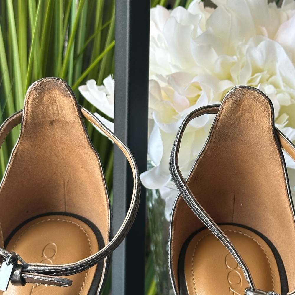 Coach Black and Silver Heels. 7.5 Designer Leather Open Toe - Picture 6 of 13